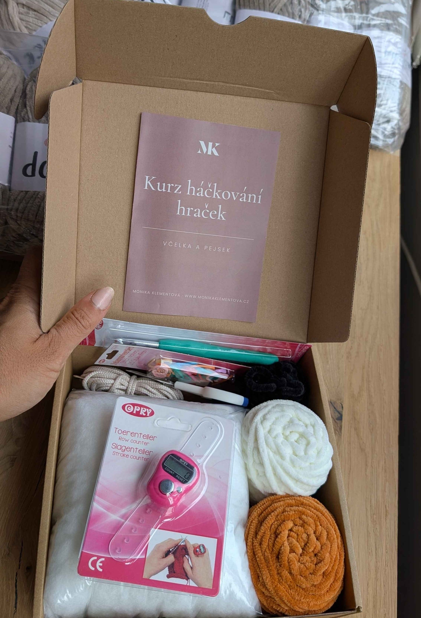 Háčkovací sada: kurz pro úplné začátečníky + materiál